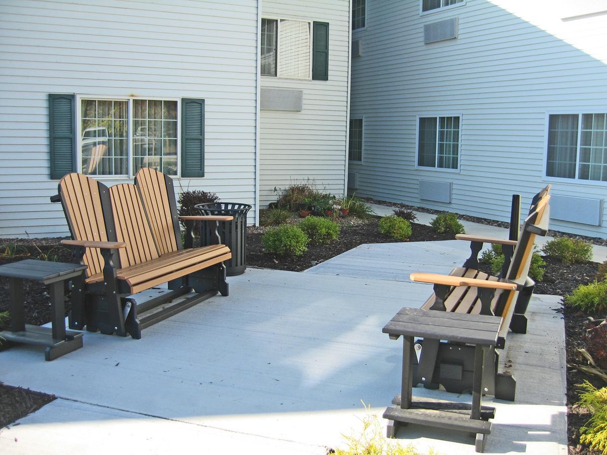 Savanna Inn & Suites Exterior foto